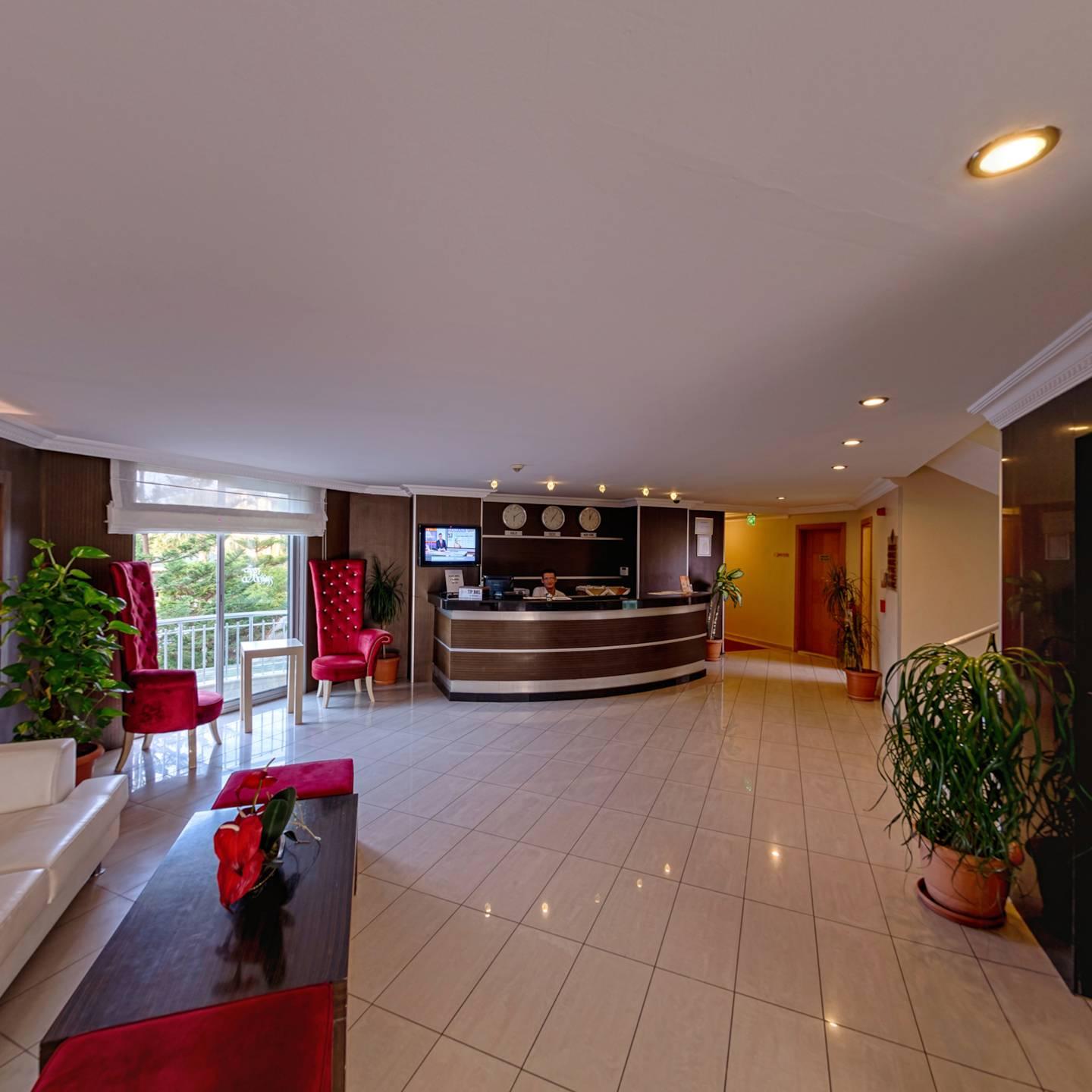 Risus Hotel Side Exterior photo